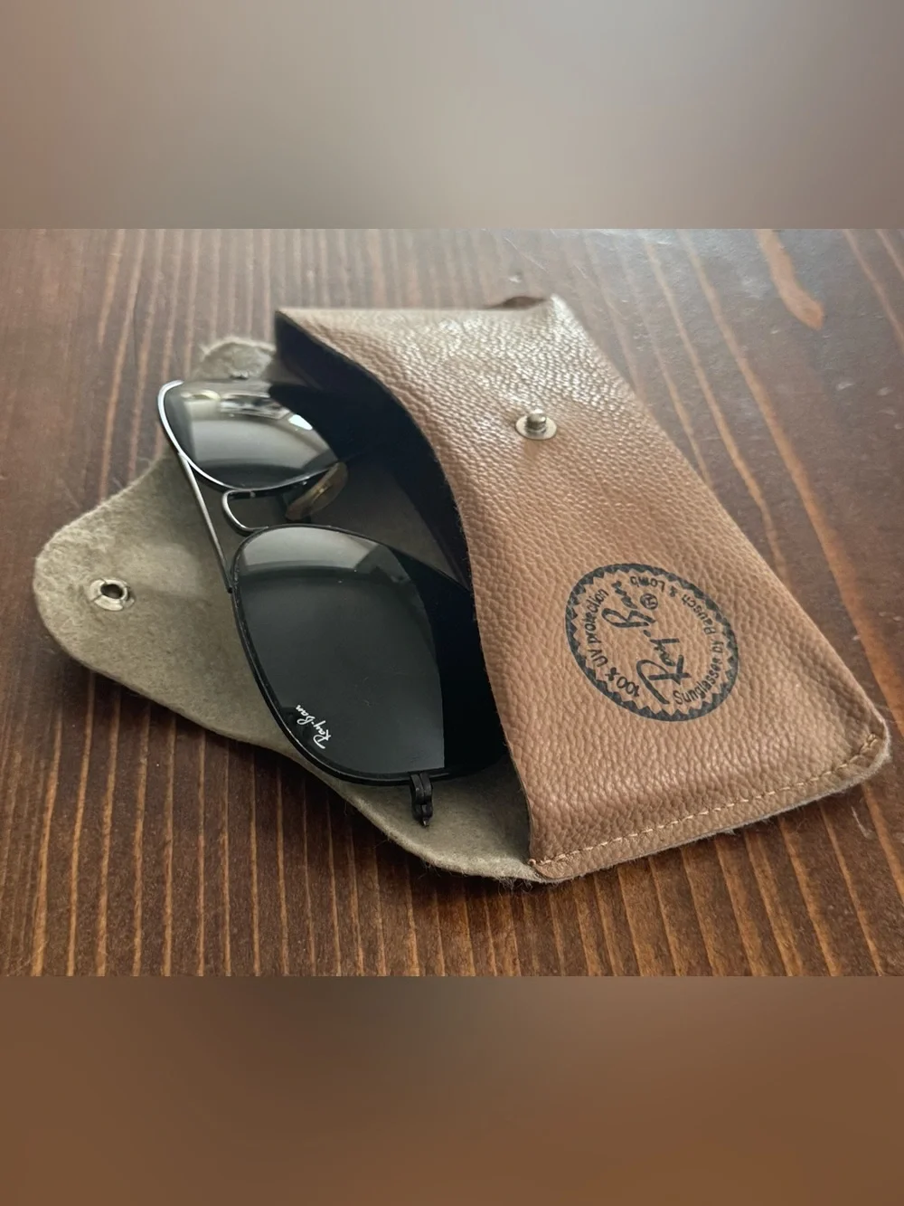 Vintage Ray-Ban B&L Aviator L2823 VUAS Black Sunglasses USA with Original Case